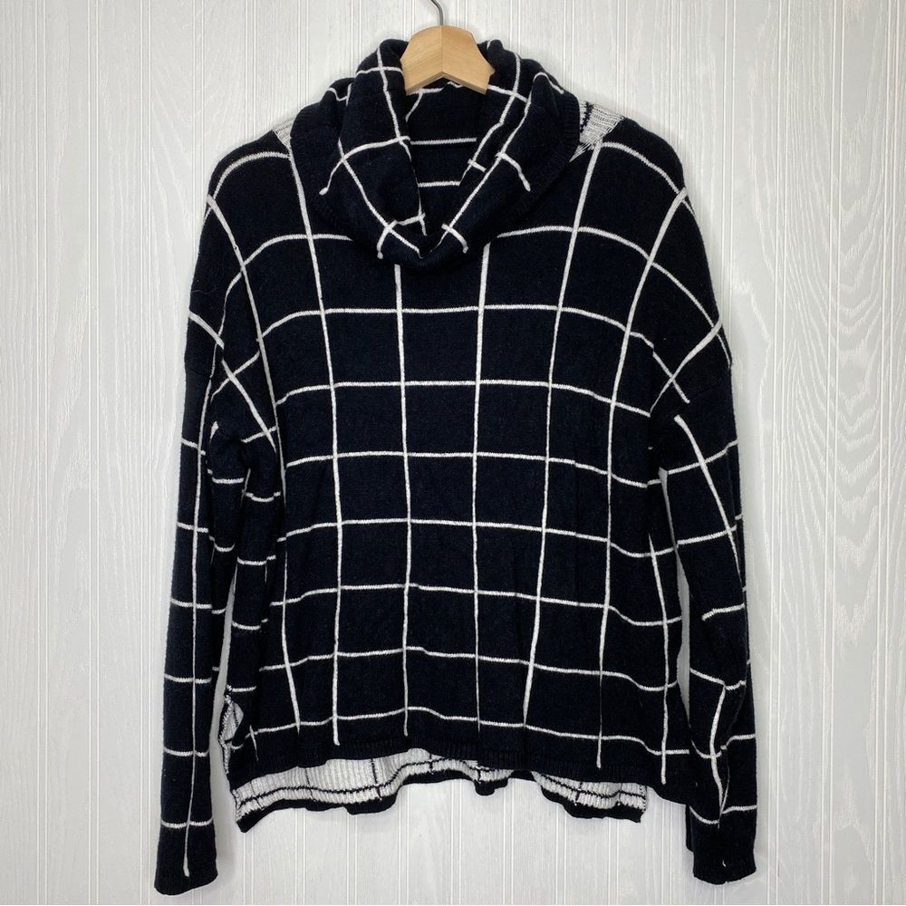 Black & White Window Pane pullover turtleneck sweater size Large
